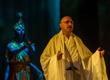 Опера «Сатьяграха»