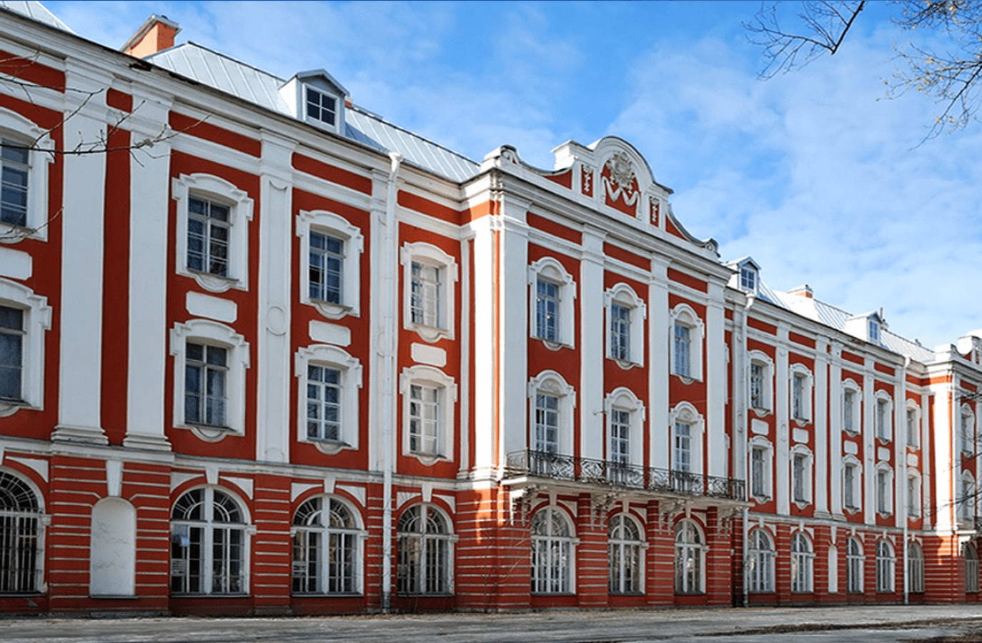 Здание двенадцати коллегий в санкт петербурге