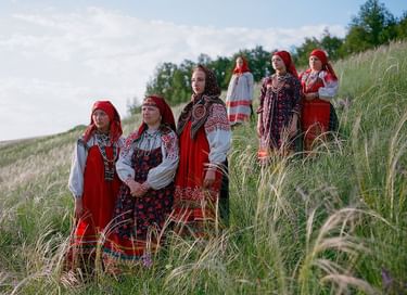 Выставка «Платье красно, за реку видно…»